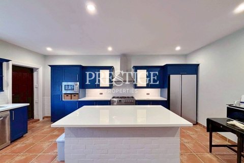 House in Pattaya, Thailand 6 bedrooms № 198050 - photo 19