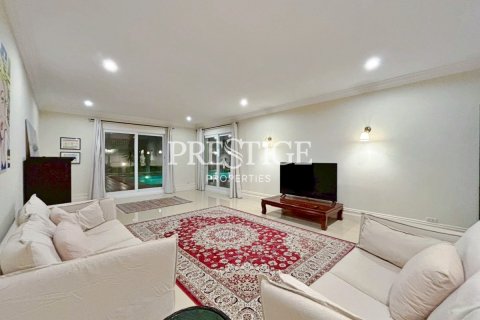 House in Pattaya, Thailand 6 bedrooms № 198050 - photo 12