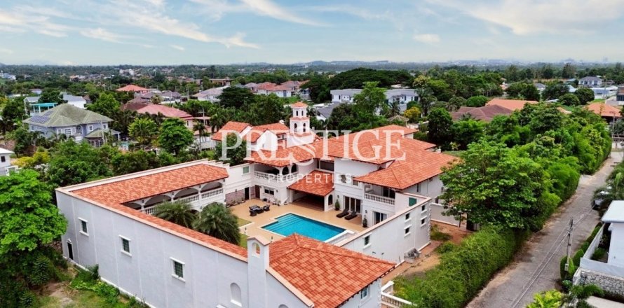 House in Pattaya, Thailand 6 bedrooms № 198050