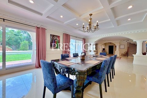 House in Pattaya, Thailand 6 bedrooms № 198050 - photo 13