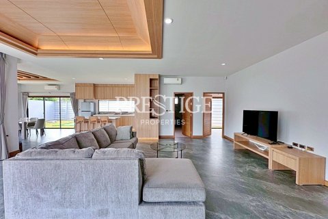 House in Pattaya, Thailand 3 bedrooms № 198049 - photo 5