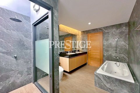 House in Pattaya, Thailand 3 bedrooms № 198049 - photo 18