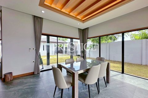 House in Pattaya, Thailand 3 bedrooms № 198049 - photo 9