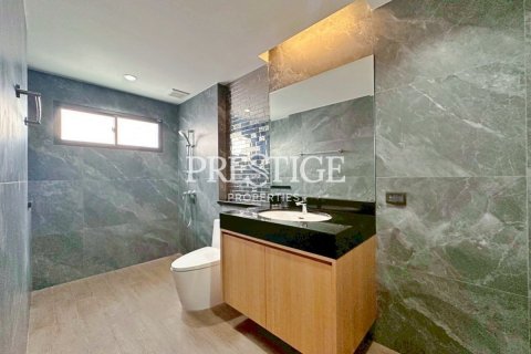 House in Pattaya, Thailand 3 bedrooms № 198049 - photo 27