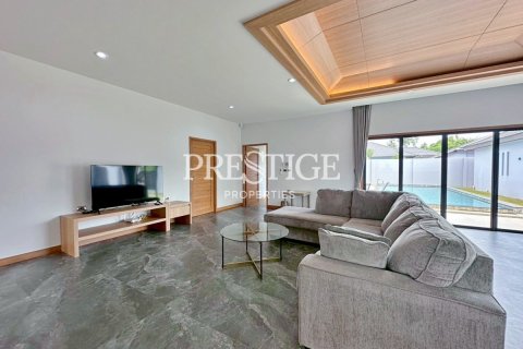 House in Pattaya, Thailand 3 bedrooms № 198049 - photo 4