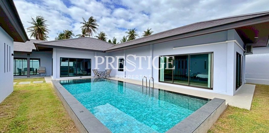 House in Pattaya, Thailand 3 bedrooms № 198049
