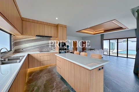 House in Pattaya, Thailand 3 bedrooms № 198049 - photo 13