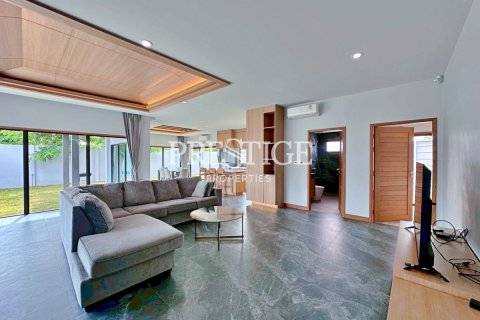 House in Pattaya, Thailand 3 bedrooms № 198049 - photo 2