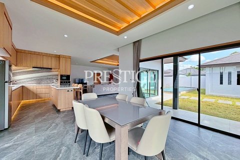 House in Pattaya, Thailand 3 bedrooms № 198049 - photo 7