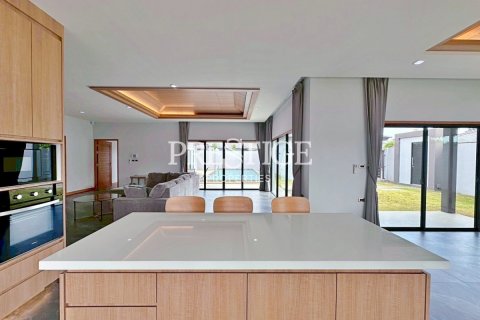 House in Pattaya, Thailand 3 bedrooms № 198049 - photo 10