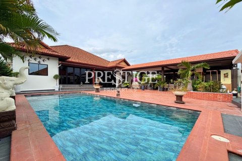 House in Pattaya, Thailand 3 bedrooms № 198051