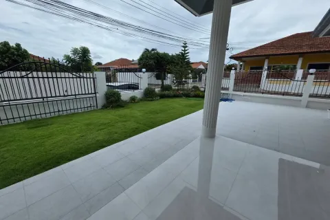 House in Pattaya, Thailand 3 bedrooms № 210569 - photo 2