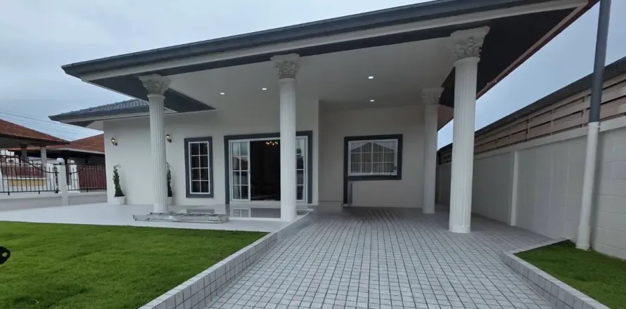 House in Pattaya, Thailand 3 bedrooms № 210569