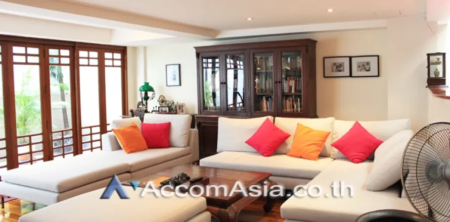 Reihenhaus in Watthana, Bangkok, Thailand 5 Schlafzimmer № 215228