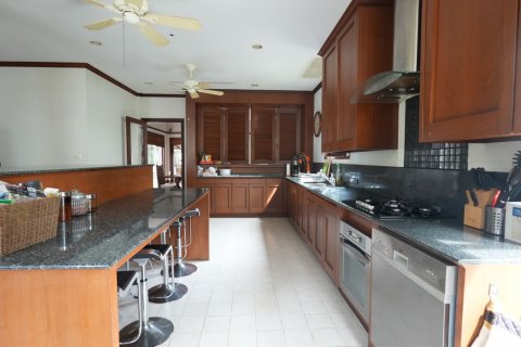 Villa in Phuket, Thailand 5 bedrooms № 144905 - photo 10