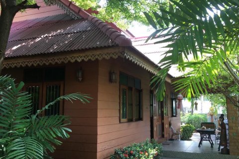 House in Saraphi, Thailand 7 bedrooms № 157907 - photo 2