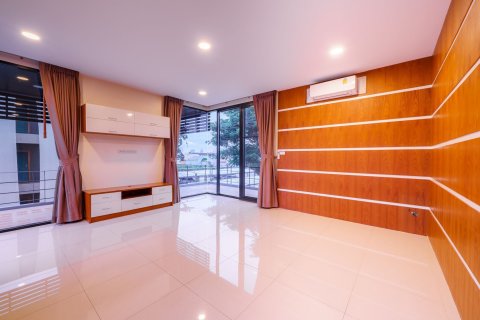 Villa in Pattaya, Thailand 6 bedrooms № 157905 - photo 19