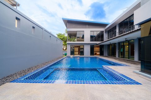 Villa in Pattaya, Thailand 6 bedrooms № 157905