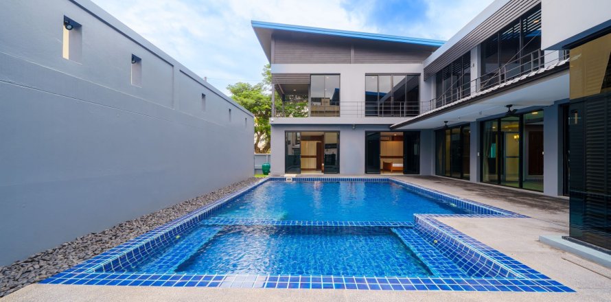 Villa in Pattaya, Thailand 6 bedrooms № 157905