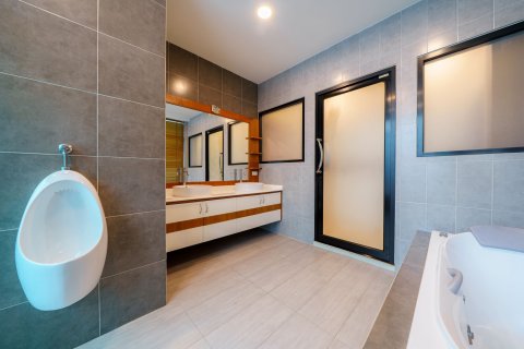 Villa in Pattaya, Thailand 6 bedrooms № 157905 - photo 17