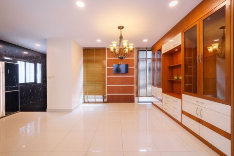 Villa in Pattaya, Thailand 6 bedrooms № 157905 - photo 3