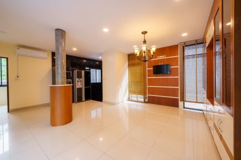 Villa in Pattaya, Thailand 6 bedrooms № 157905 - photo 6