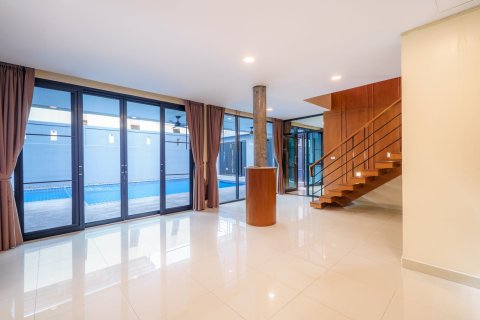 Villa in Pattaya, Thailand 6 bedrooms № 157905 - photo 2
