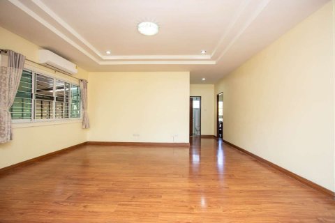 House in Chiang Mai, Thailand 3 bedrooms № 205523 - photo 9