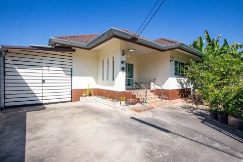 House in Chiang Mai, Thailand 3 bedrooms № 205523 - photo 4