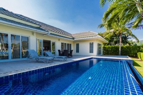 Вилла в Хуа Хине, Таиланд с 3 спальнями  № 114034 - фото 1