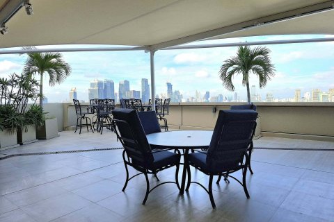 Condo in Khlong Toei, Bangkok, Thailand, 3 bedrooms  № 153004 - photo 16