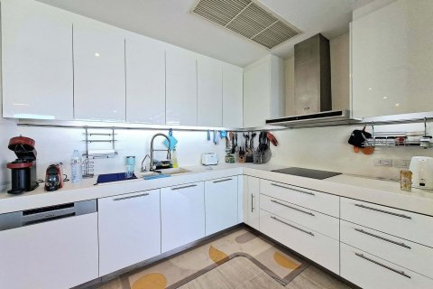 Condo in Khlong Toei, Bangkok, Thailand, 3 bedrooms  № 153004 - photo 17