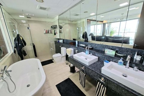 Condo in Khlong Toei, Bangkok, Thailand, 3 bedrooms  № 153004 - photo 9