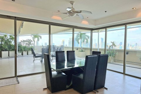 Condo in Khlong Toei, Bangkok, Thailand, 3 bedrooms  № 153004 - photo 22