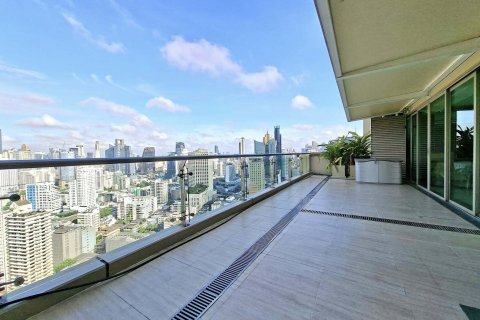 Condo in Khlong Toei, Bangkok, Thailand, 3 bedrooms  № 153004 - photo 19