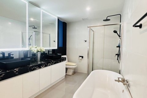 Condo in Khlong San, Bangkok, Thailand, 3 bedrooms  № 161364 - photo 3