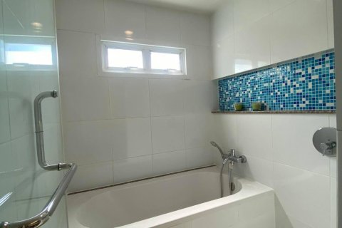 Кондоминиум с 2 спальнями в Пхракханонге, Бангкок, Таиланд № 158610 - фото 3