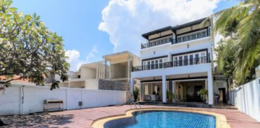 Villa in Hua Hin, Thailand 6 bedrooms № 193424