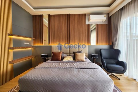 House in Pattaya, Thailand 4 bedrooms № 195930 - photo 29