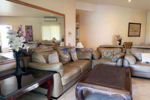 Condo in Pattaya, Thailand, 2 bedrooms № 197283 - photo 17