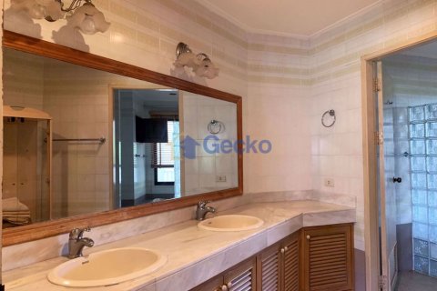 Condo in Pattaya, Thailand, 2 bedrooms № 197283 - photo 9