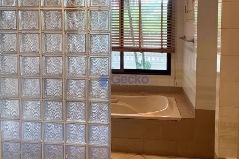 Condo in Pattaya, Thailand, 2 bedrooms № 197283 - photo 11