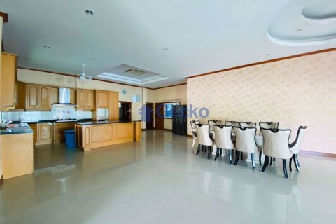 House in Pattaya, Thailand 5 bedrooms № 197281 - photo 26