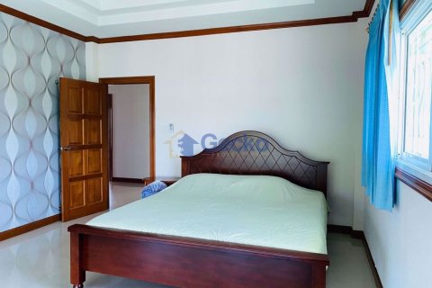 House in Pattaya, Thailand 5 bedrooms № 197281 - photo 16