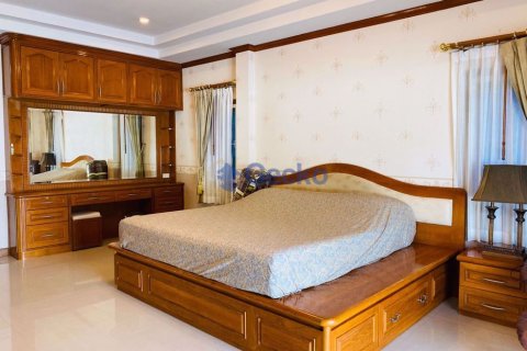 House in Pattaya, Thailand 5 bedrooms № 197281 - photo 12