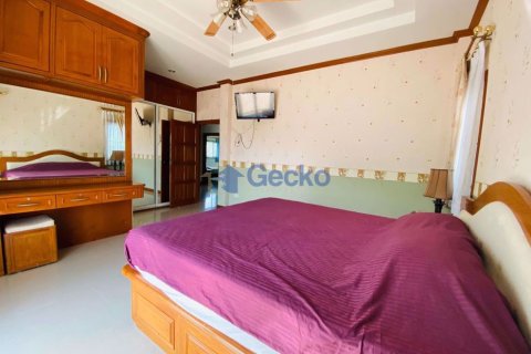 House in Pattaya, Thailand 5 bedrooms № 197281 - photo 13