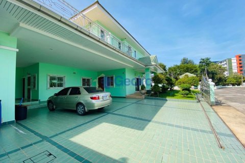 House in Pattaya, Thailand 5 bedrooms № 197281 - photo 4