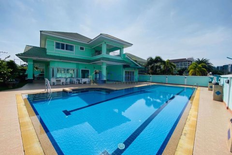 House in Pattaya, Thailand 5 bedrooms № 197281