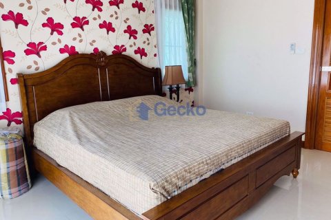 House in Pattaya, Thailand 5 bedrooms № 197281 - photo 10