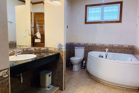 House in Pattaya, Thailand 5 bedrooms № 197281 - photo 22